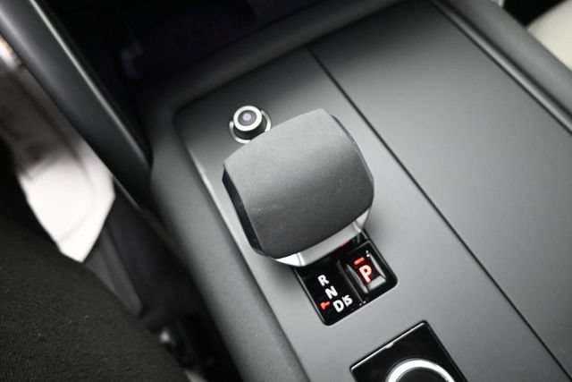 Used 2024 Land Rover Discovery Metropolitan Edition AWD/4WD image 15