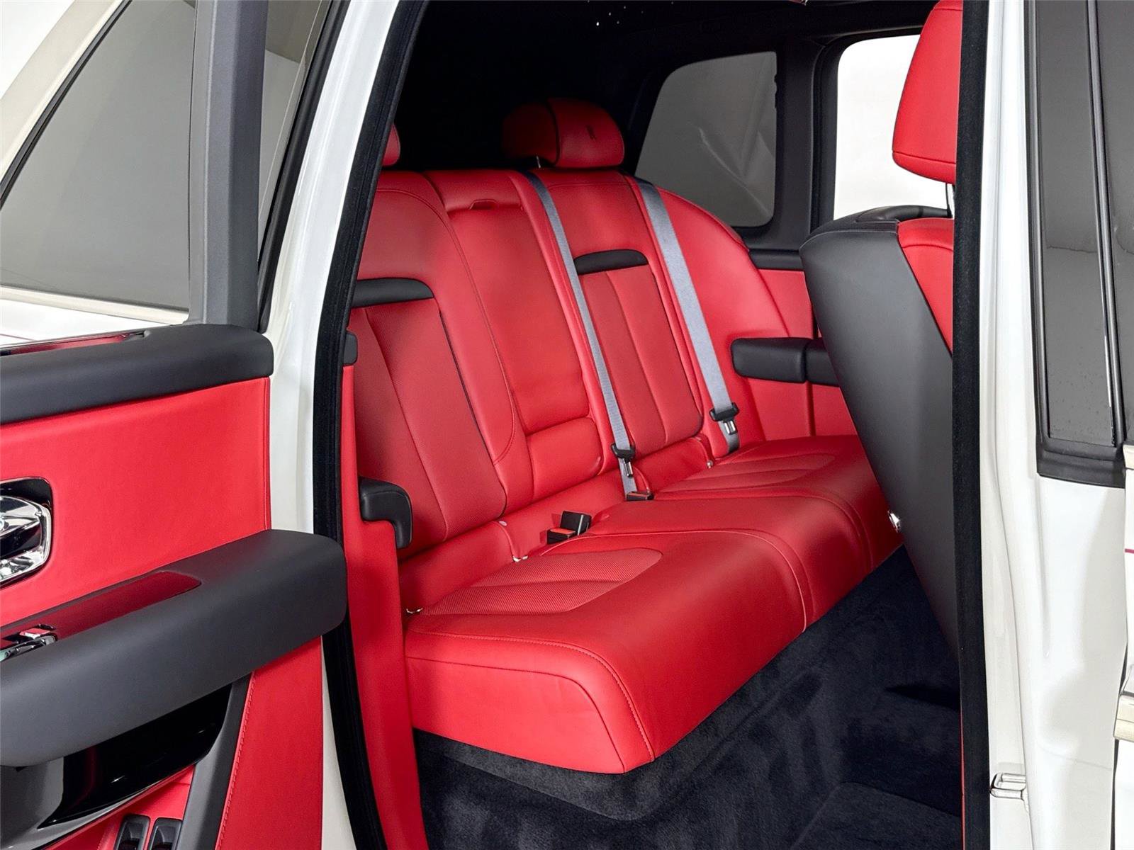 Used 2024 Rolls-Royce Cullinan image 31