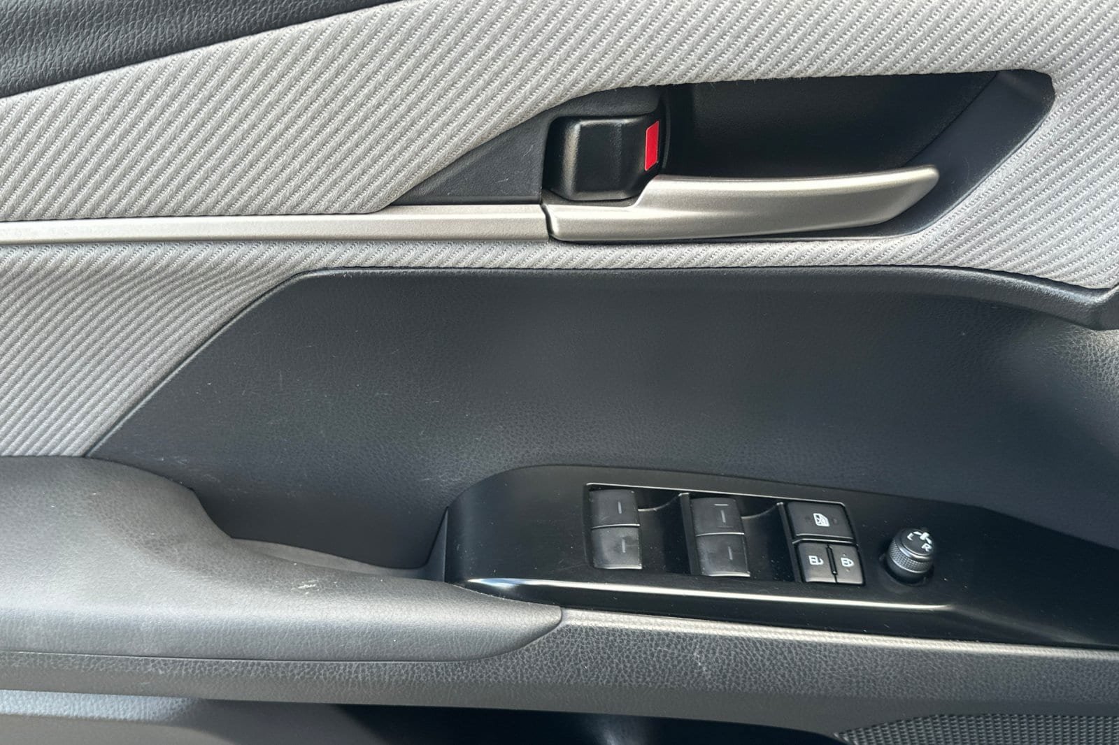 Certified 2025 Toyota Camry SE FWD image 11