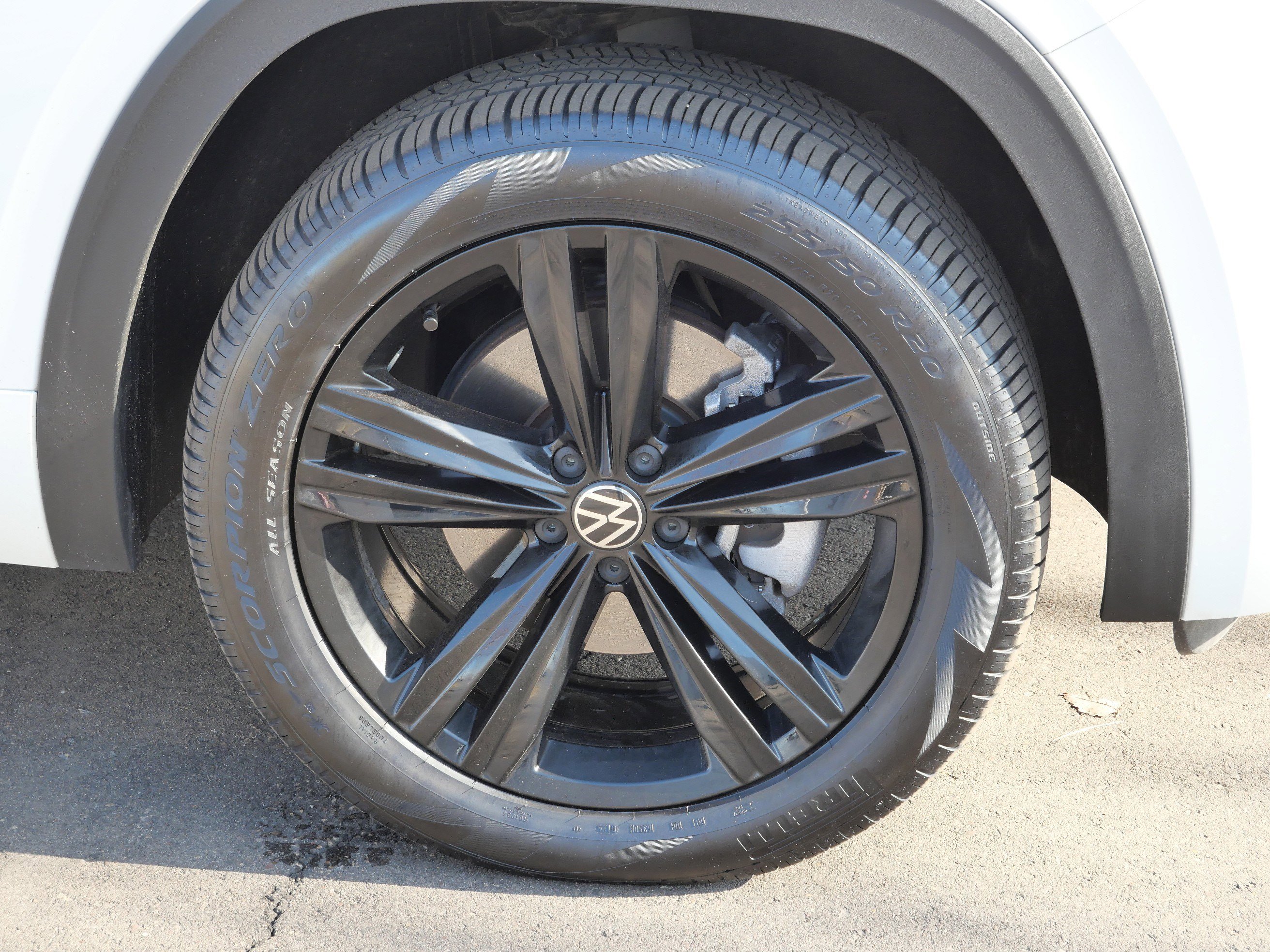 Used 2023 Volkswagen Atlas Cross Sport SEL R-Line image 15