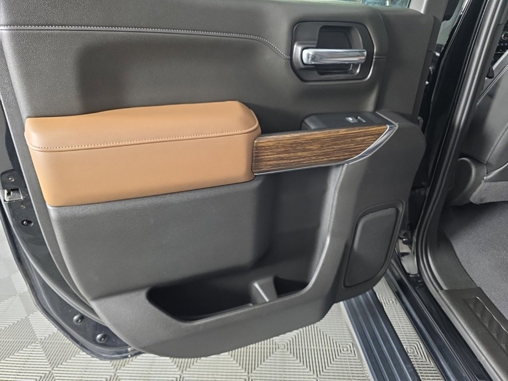 Used 2022 Chevrolet Silverado 1500 High Country w/ Technology Package image 32