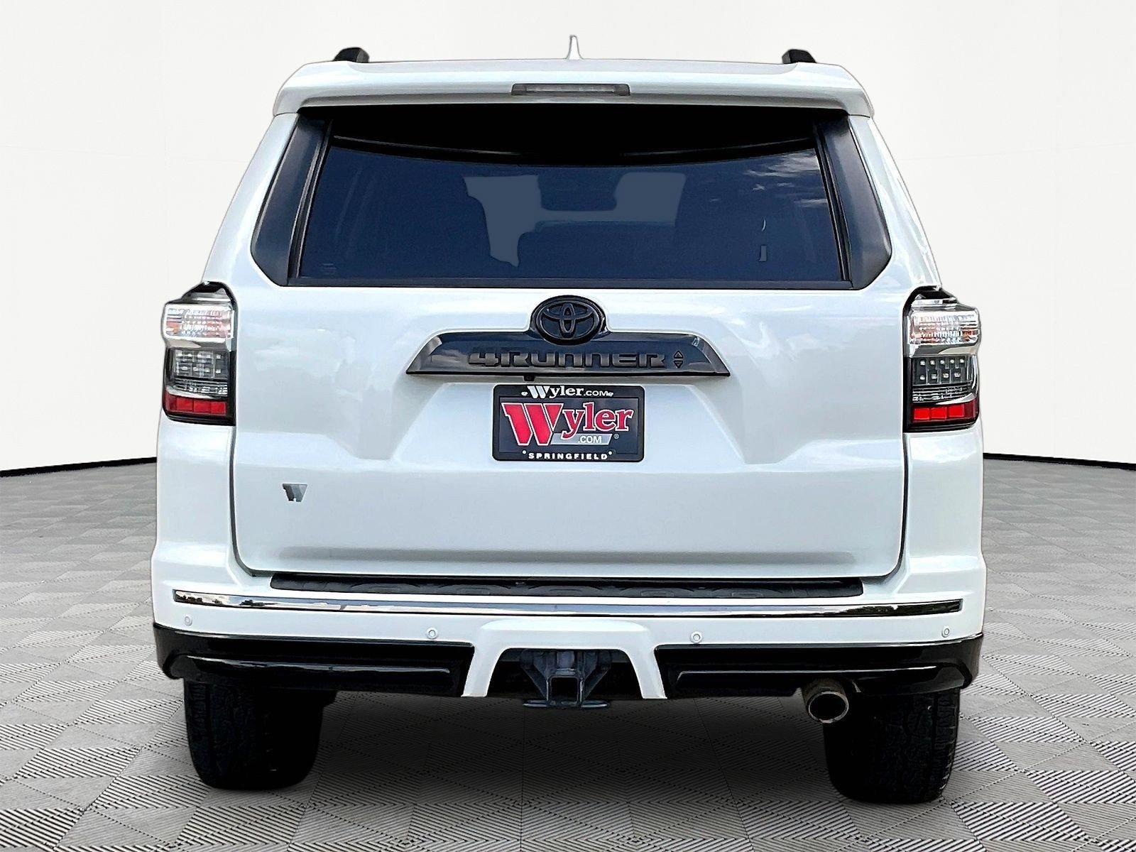 Used 2019 Toyota 4Runner Limited AWD/4WD image 5