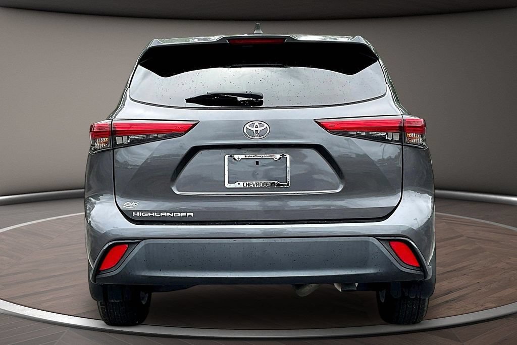 Used 2023 Toyota Highlander L FWD image 6