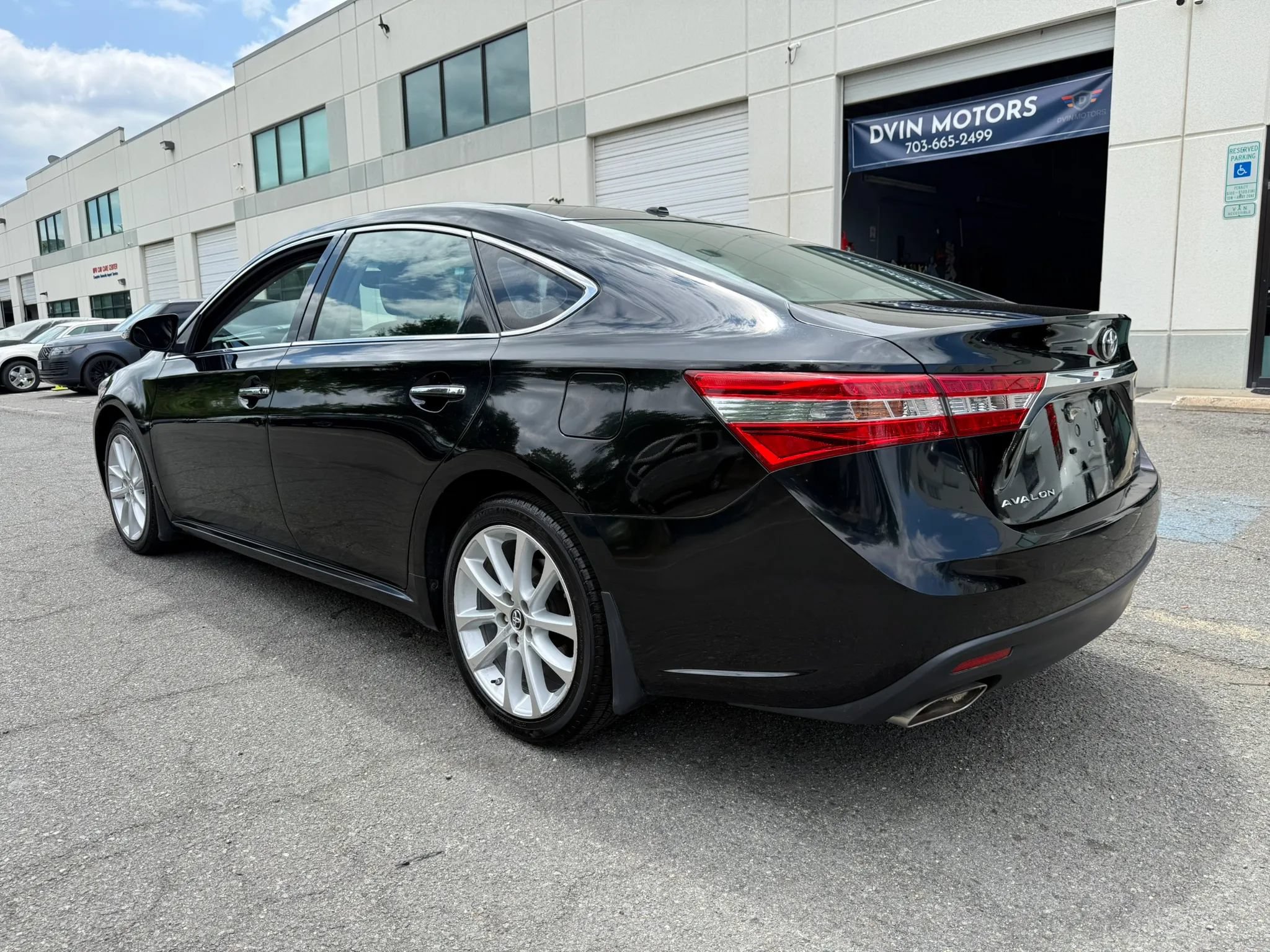 Used 2013 Toyota Avalon XLE Touring FWD image 9