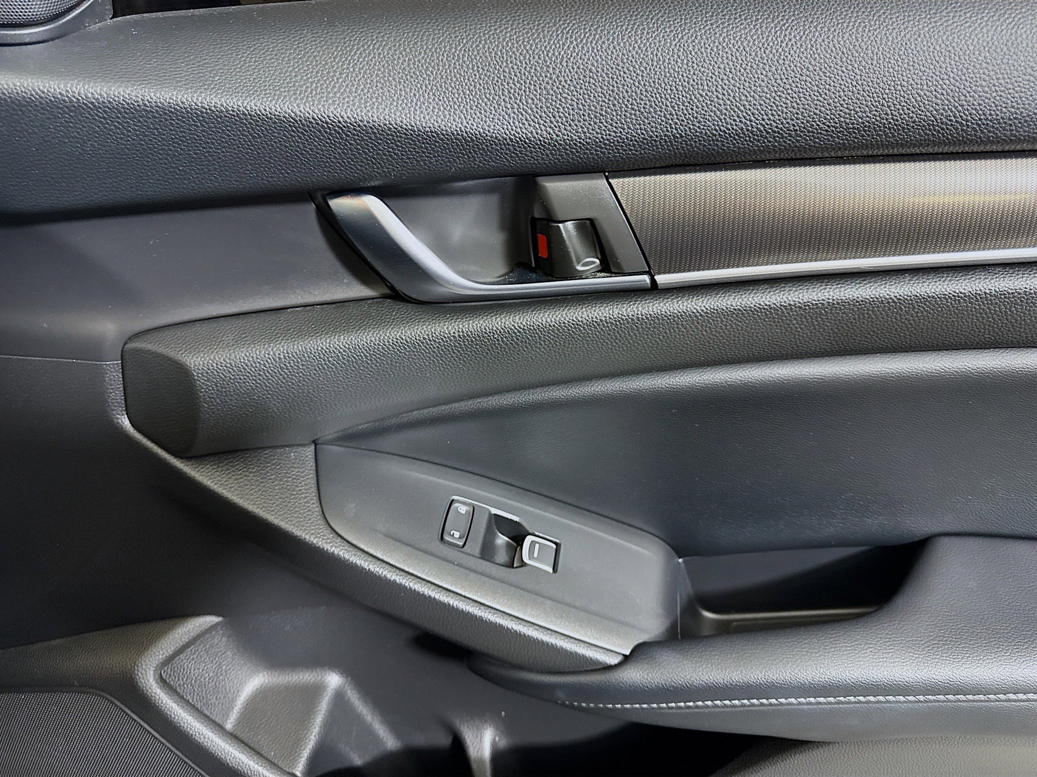 Used 2018 Honda Accord Sport image 31