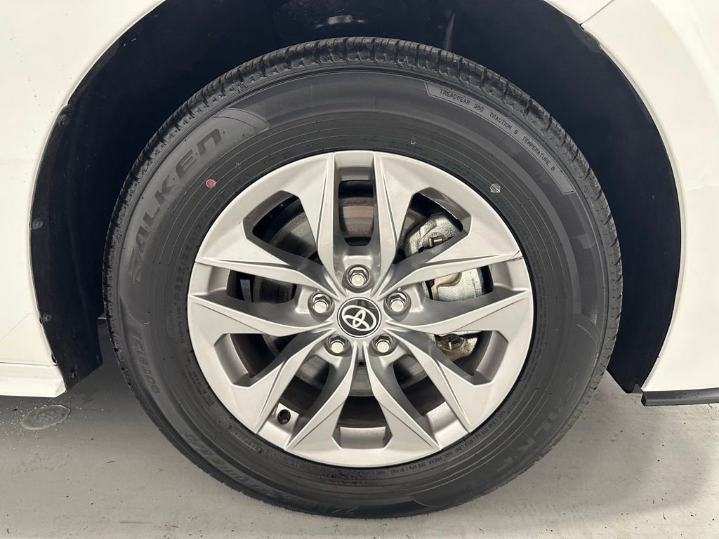 Used 2025 Toyota Sienna LE FWD image 67