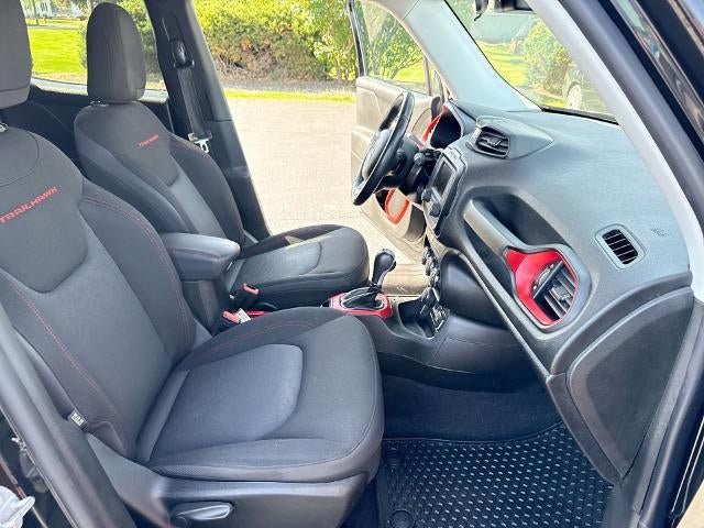 Used 2017 Jeep Renegade Trailhawk AWD/4WD image 27