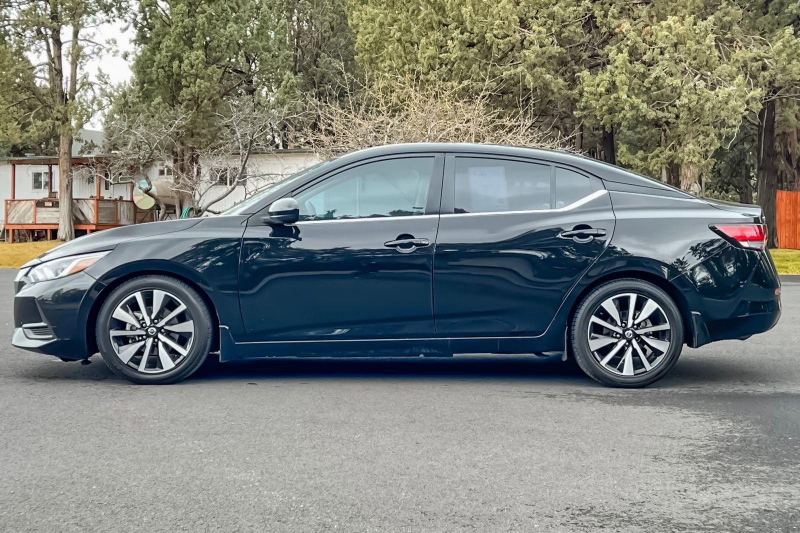 Used 2022 Nissan Sentra SV w/ SV Premium Package image 8