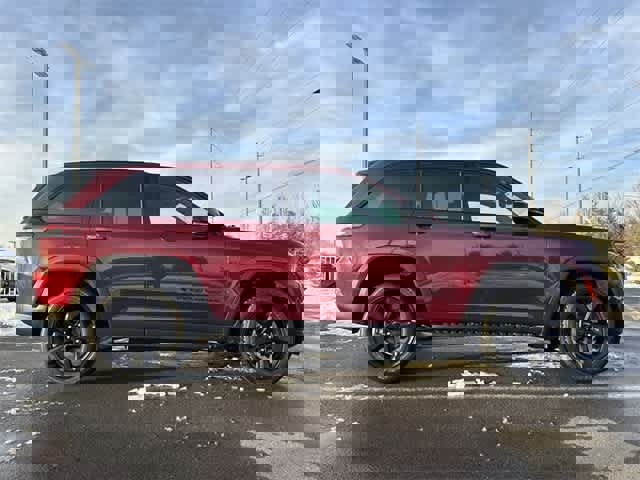 Used 2023 Jeep Grand Cherokee Altitude image 3