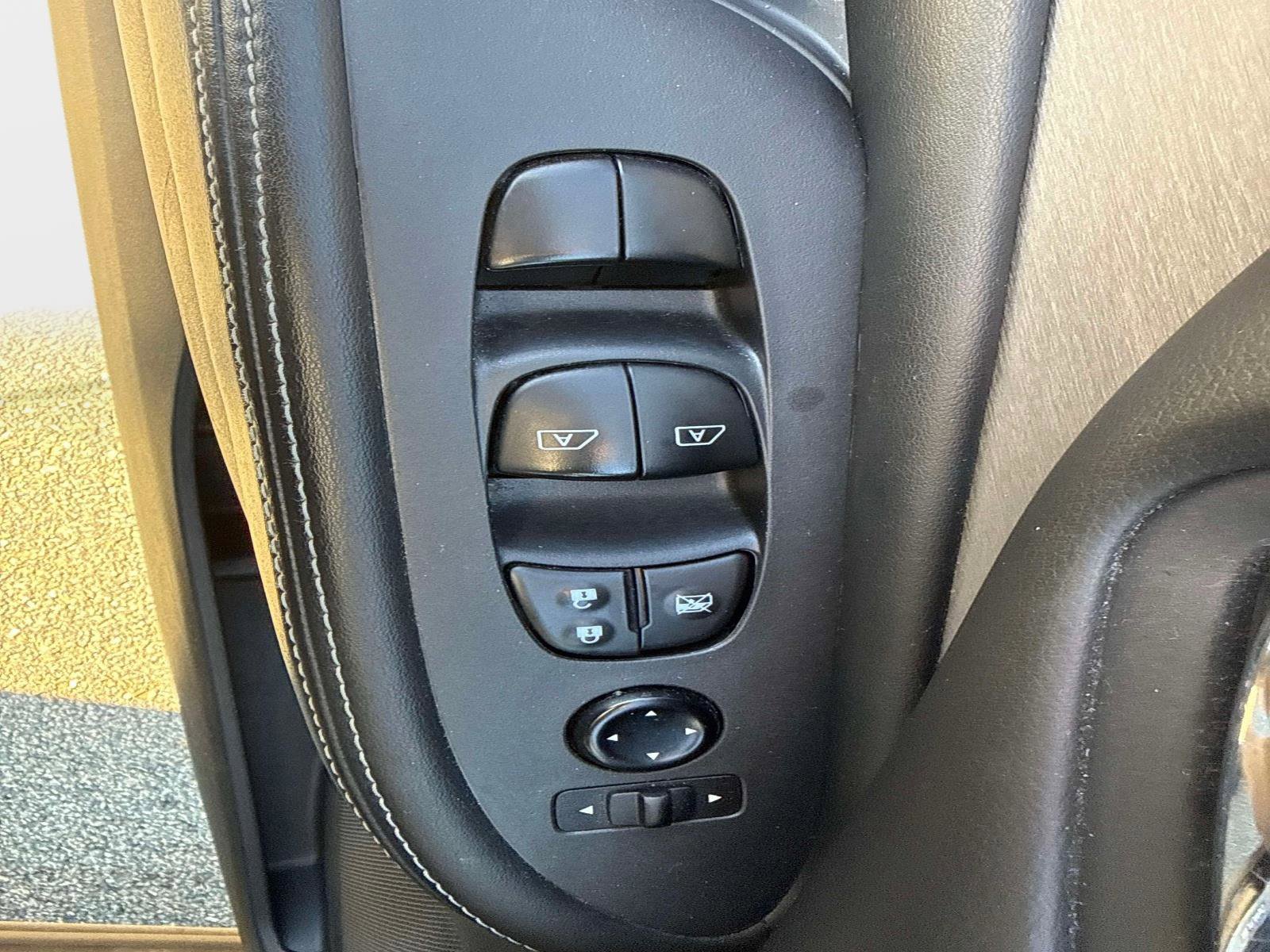 Used 2022 Nissan Murano SV w/ SV Midnight Edition Package image 19