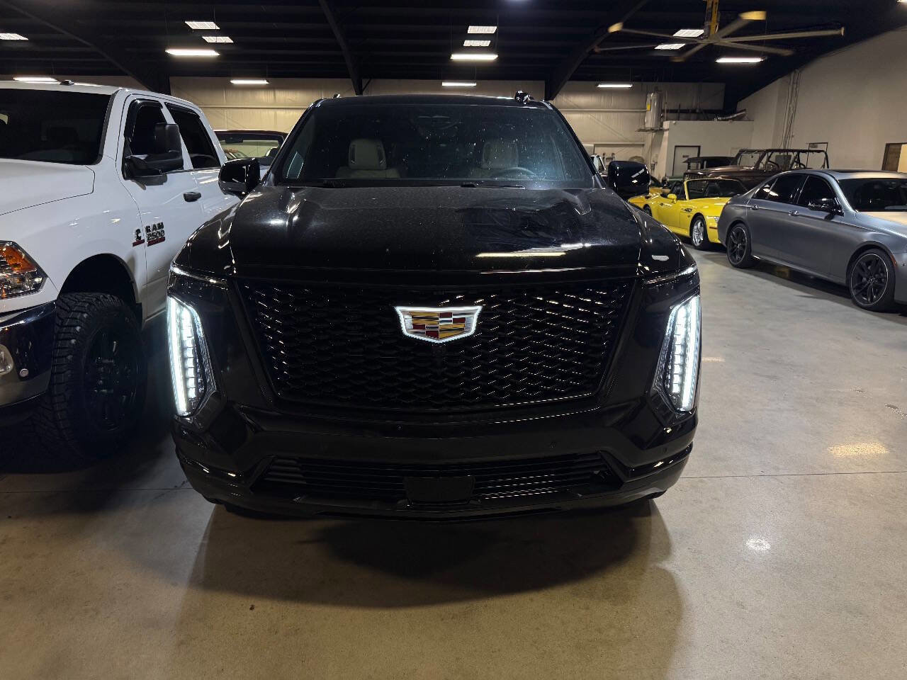 Used 2025 Cadillac Escalade ESV Sport Platinum w/ LPO, ONYX Package image 5