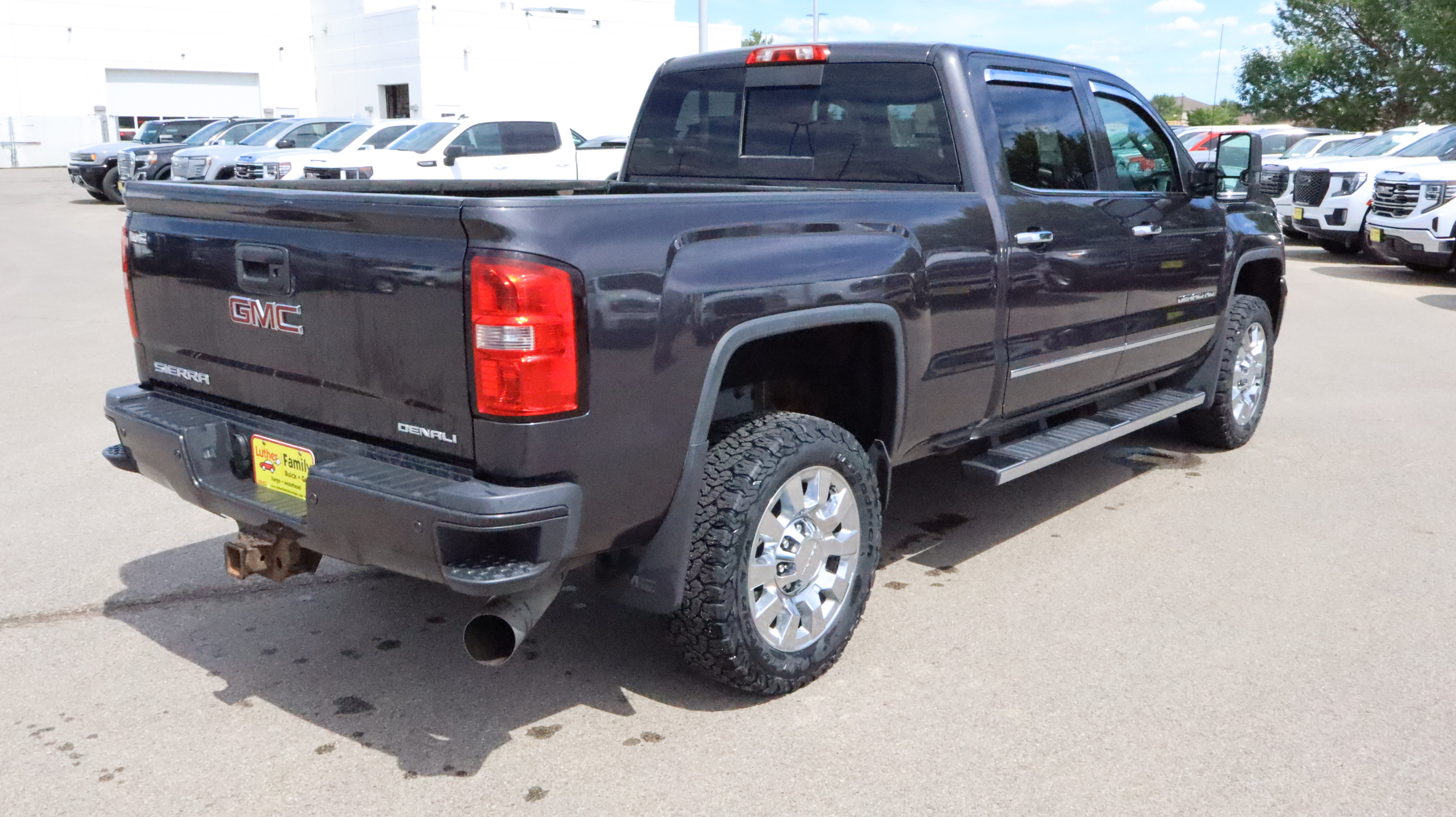 Used 2015 GMC Sierra 2500 Denali w/ Duramax Plus Package AWD/4WD image 7