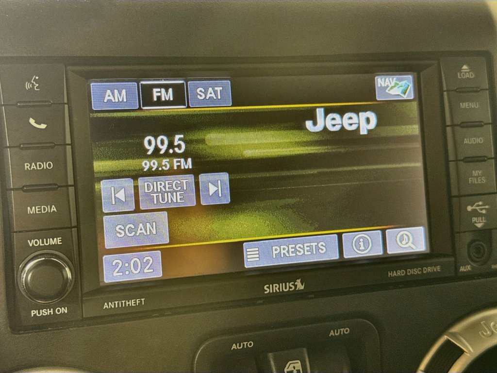 Used 2017 Jeep Wrangler Unlimited Rubicon w/ Connectivity Group AWD/4WD image 16