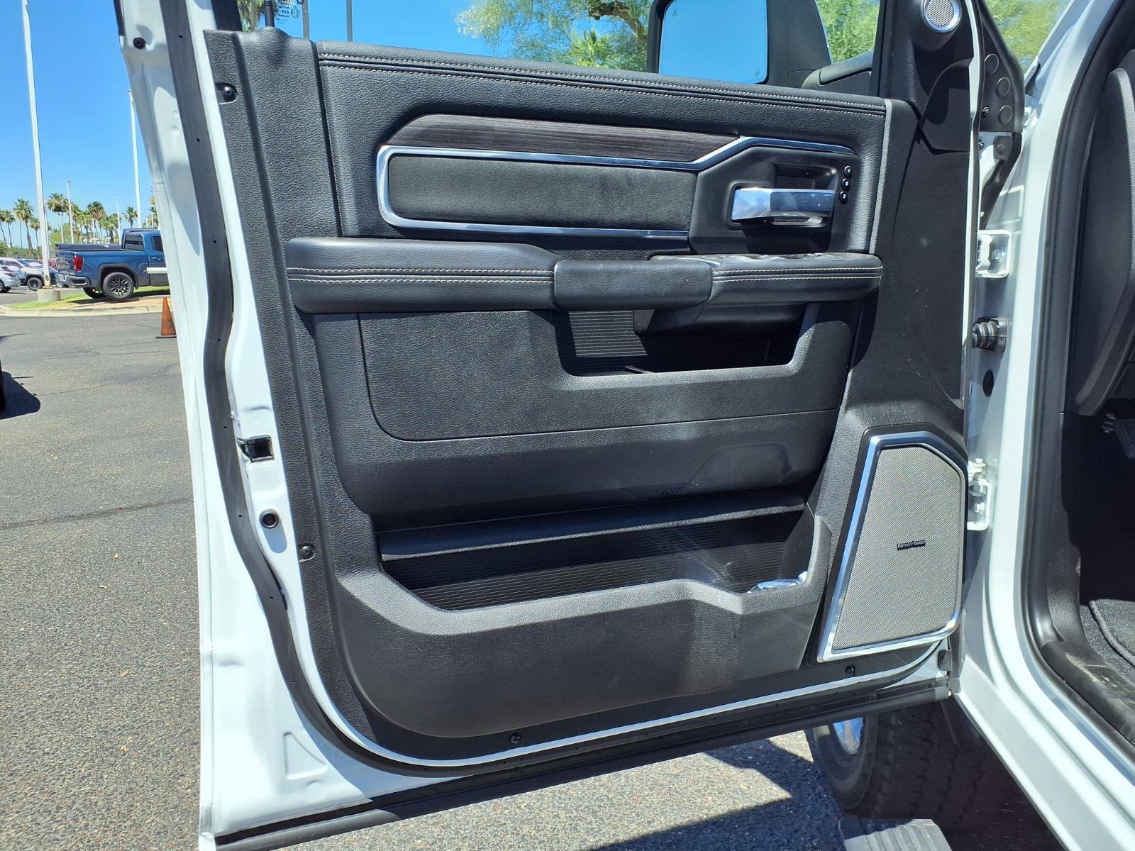 Used 2025 RAM 3500 Laramie AWD/4WD image 18