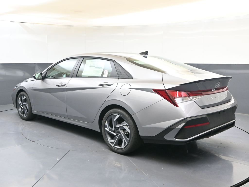 Certified 2025 Hyundai Elantra Sport FWD image 3