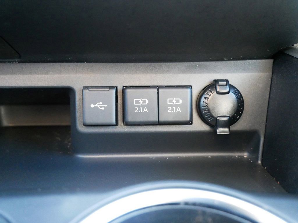Used 2021 Toyota Highlander XLE image 27