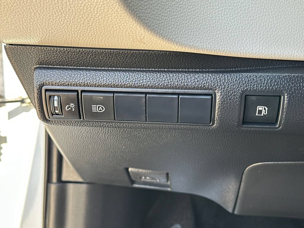 Used 2021 Toyota Corolla LE FWD image 18