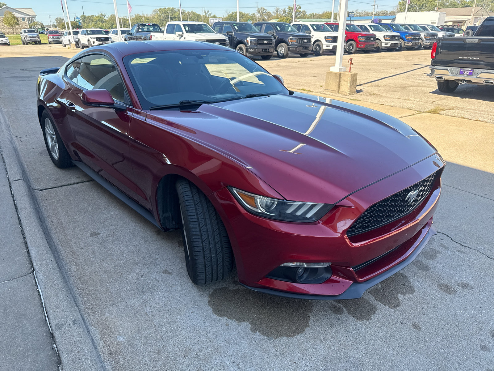 Used 2017 Ford Mustang Coupe RWD image 4