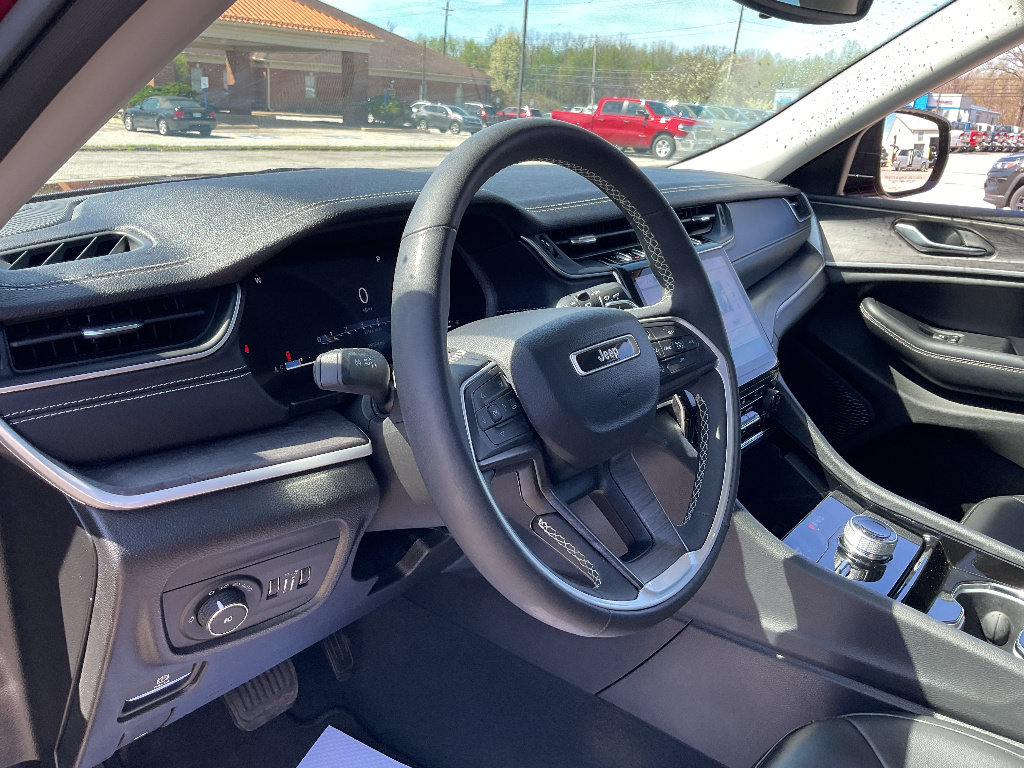 Used 2023 Jeep Grand Cherokee L Limited AWD/4WD image 10