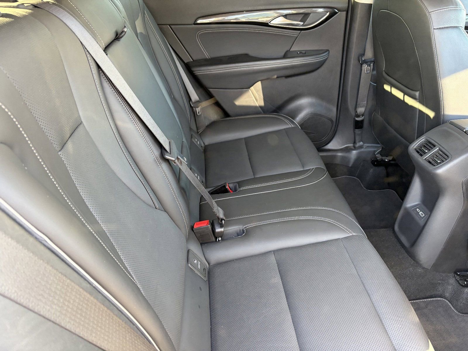 Certified 2022 Buick Envision Essence w/ Technology Package I FWD image 14
