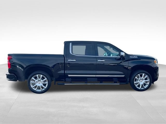 Used 2025 Chevrolet Silverado 1500 High Country w/ High Country Premium Package AWD/4WD image 9