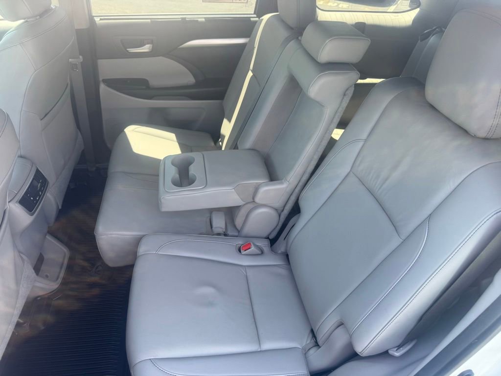 Used 2019 Toyota Highlander XLE AWD/4WD image 34