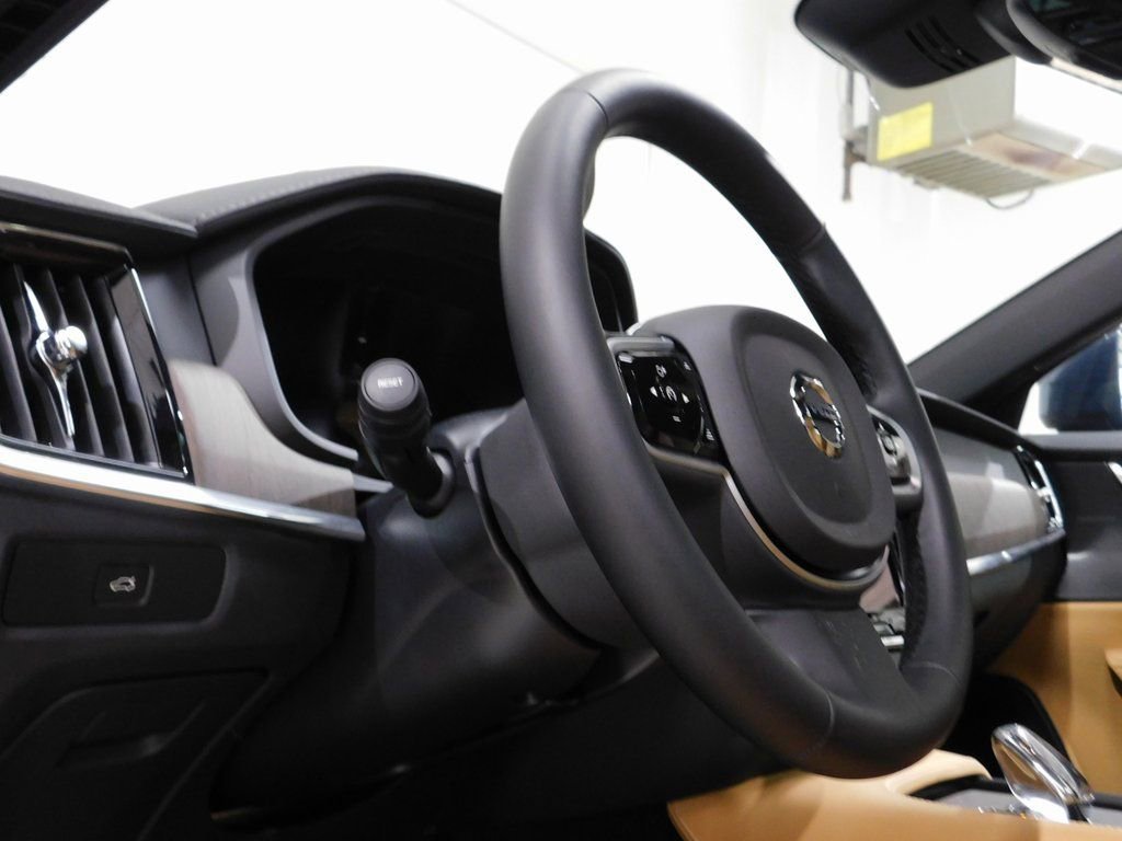 Used 2026 Volvo V90 B6 Cross Country Ultra image 31