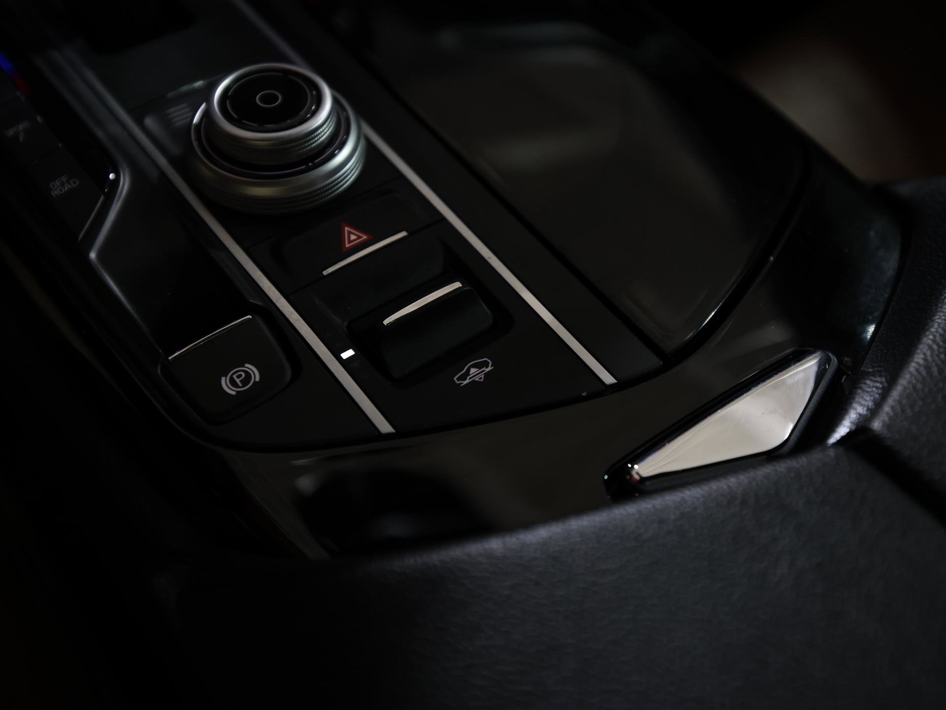 Used 2018 Maserati Levante image 22