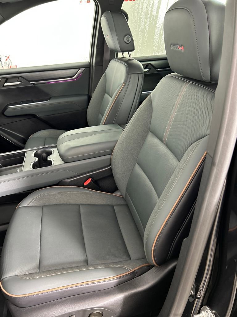 Used 2024 GMC Acadia AT4 w/ Luxury Package image 12