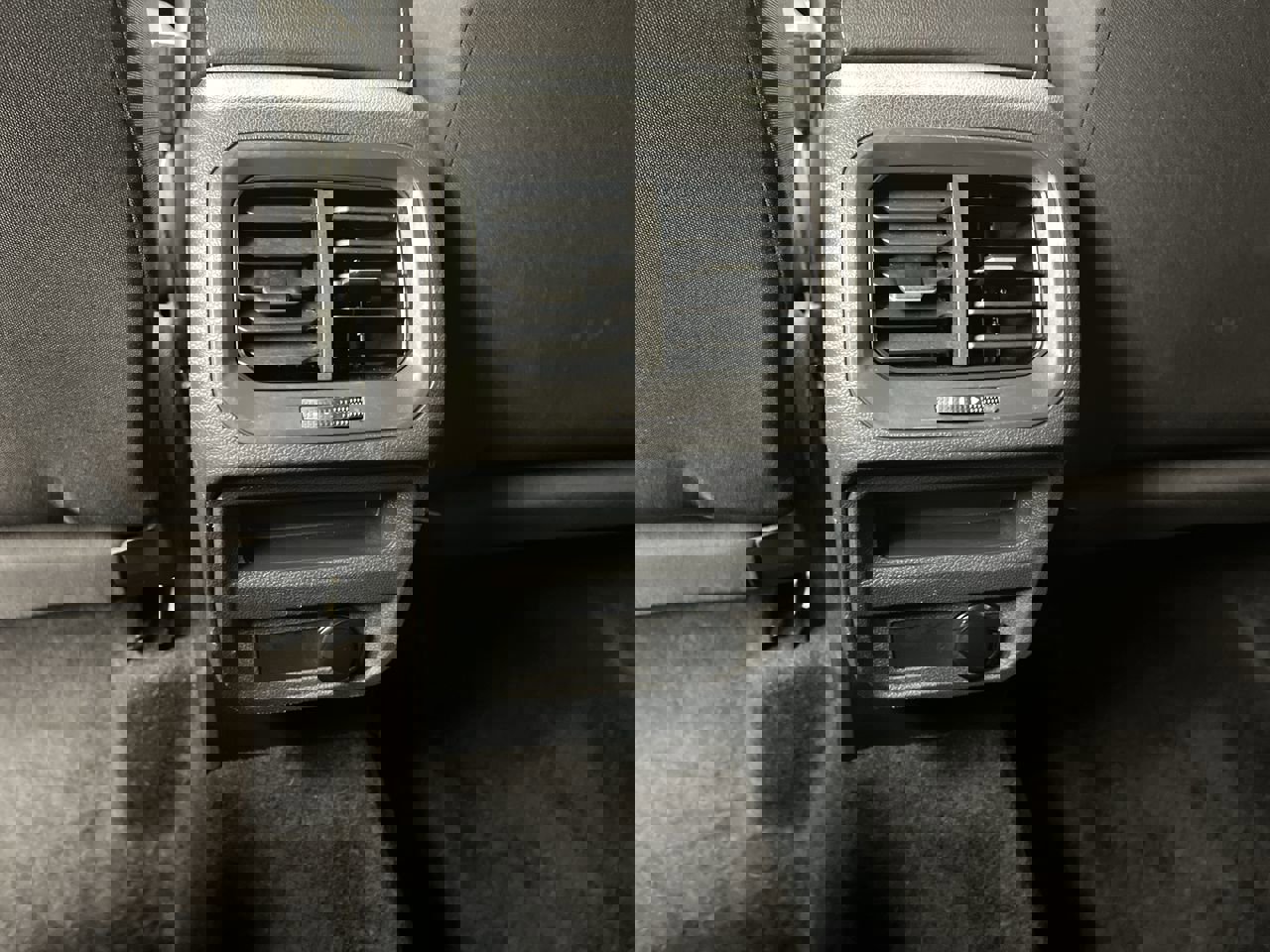 Used 2024 Volkswagen Tiguan S image 10