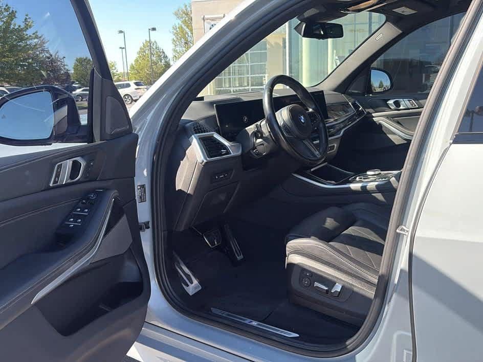 Used 2024 BMW X5 xDrive40i w/ M Sport Package AWD/4WD image 11