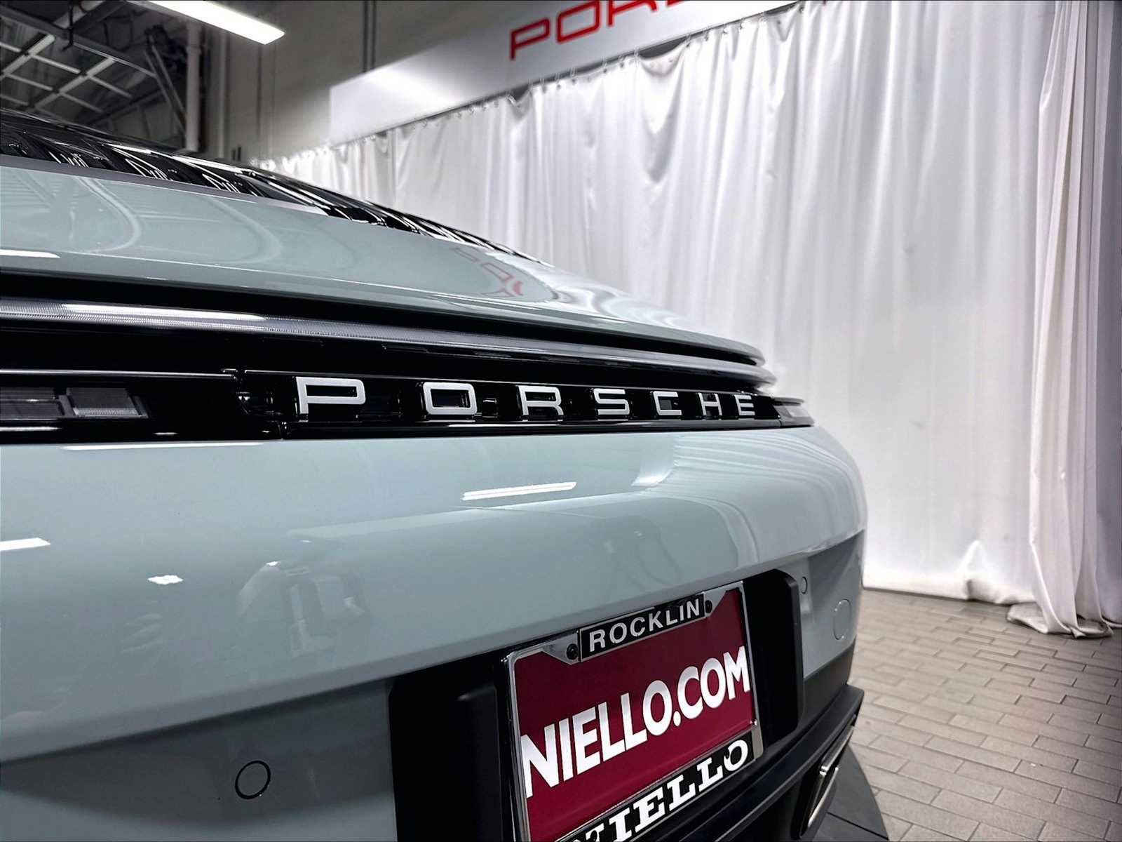 Used 2025 Porsche 911 Carrera RWD image 33
