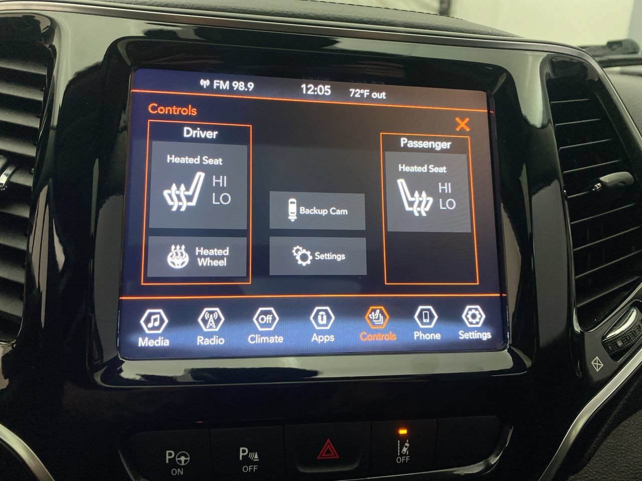 Used 2021 Jeep Cherokee Limited w/ Trailer Tow Group AWD/4WD image 19
