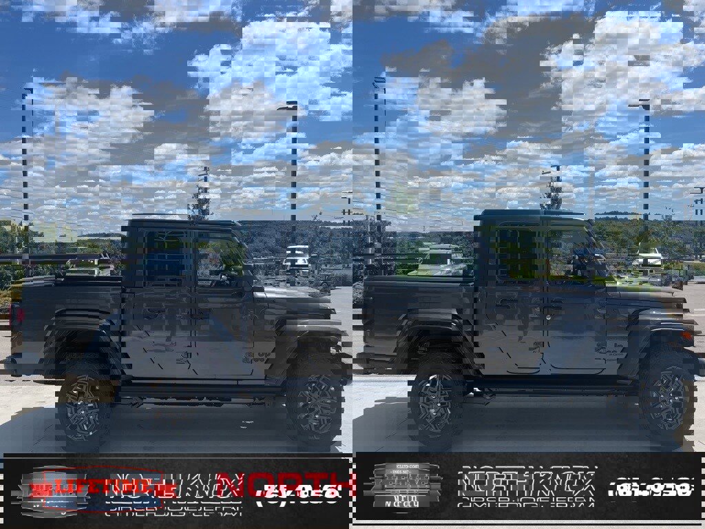 New 2025 Jeep Gladiator Sport image 18