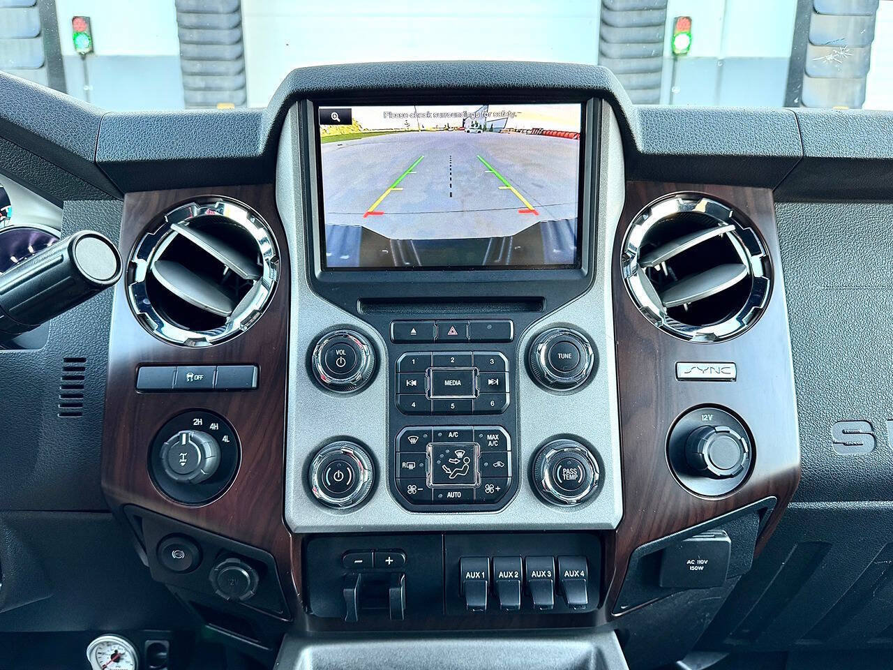 Used 2016 Ford F250 Lariat w/ Lariat Ultimate Package AWD/4WD image 12