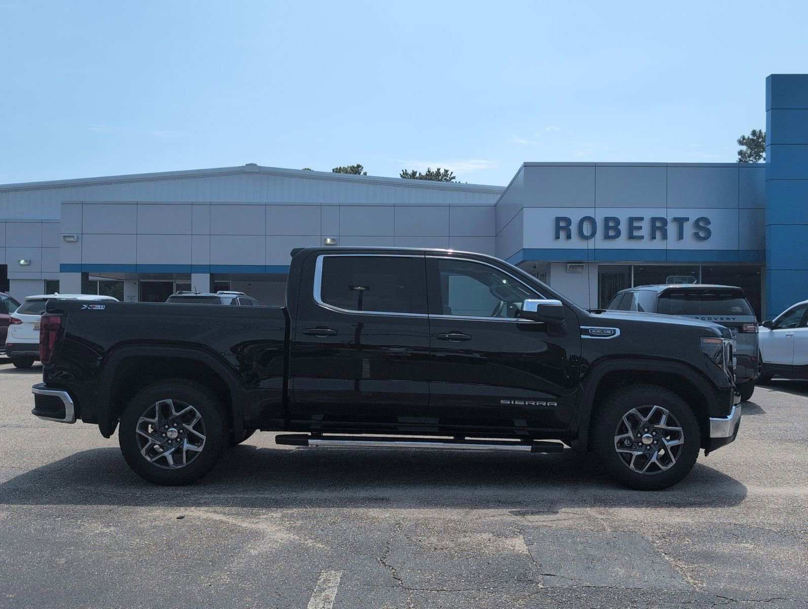 New 2025 GMC Sierra 1500 SLE w/ X31 Off-Road Package AWD/4WD image 6