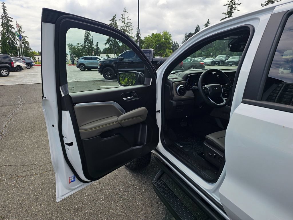 New 2026 Chevrolet Colorado ZR2 w/ Technology Package AWD/4WD image 19