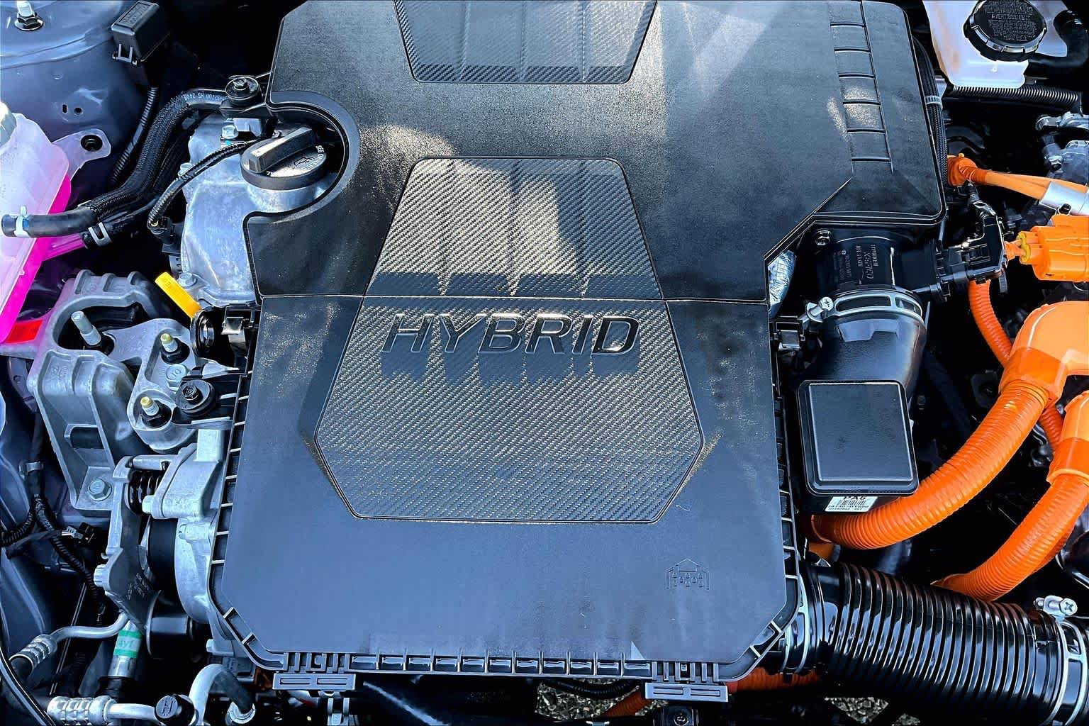 Used 2025 Hyundai Elantra Hybrid FWD image 32