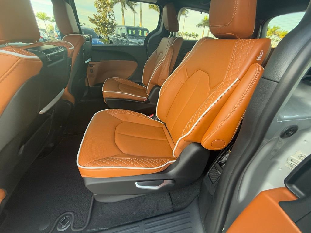 New 2026 Chrysler Pacifica Pinnacle image 26