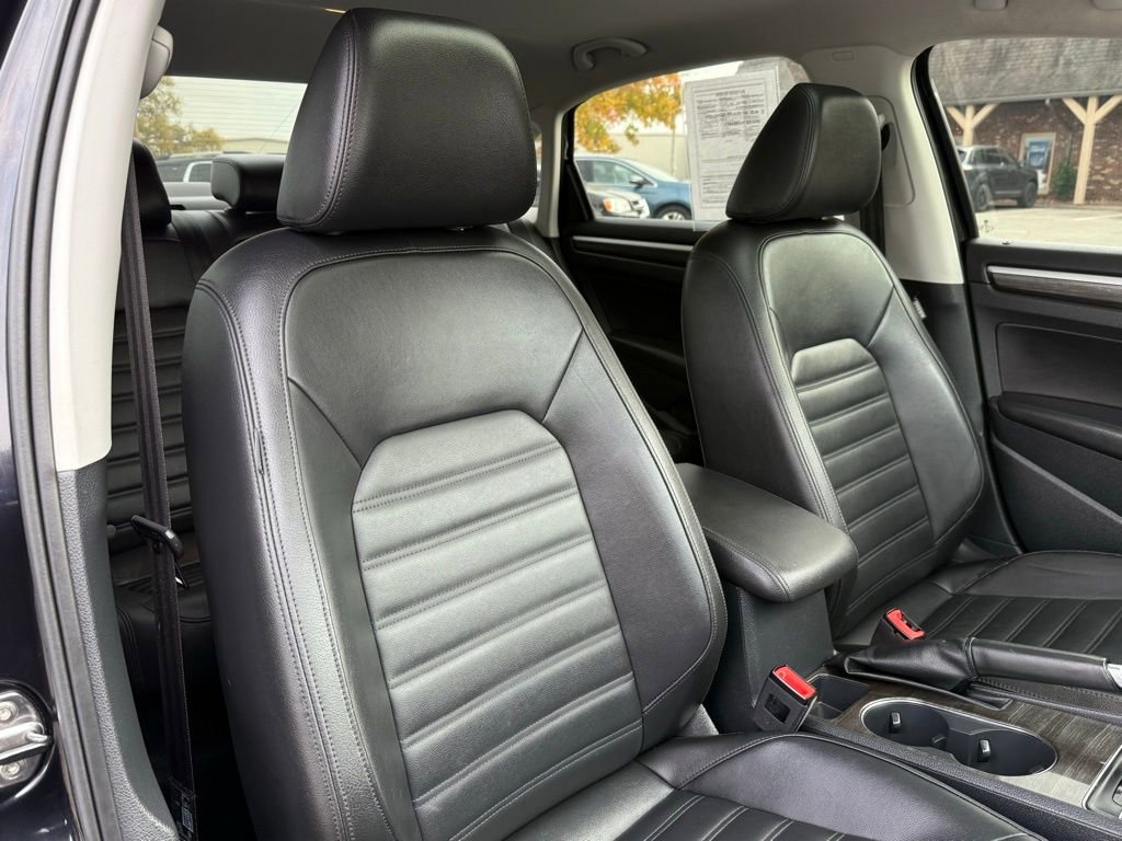 Used 2017 Volkswagen Passat 1.8T SEL Premium image 24