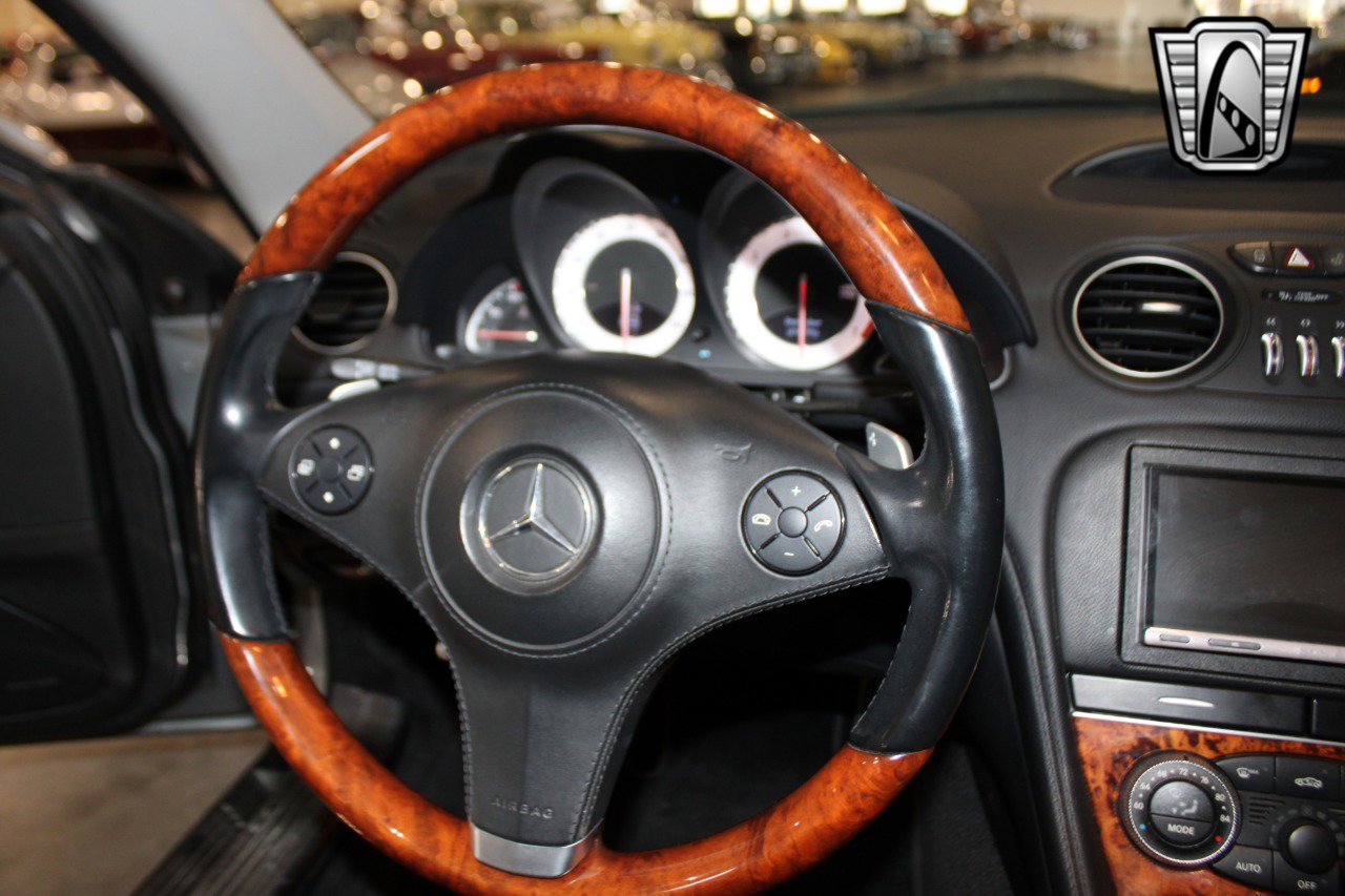 Used 2011 Mercedes-Benz SL 550 image 22
