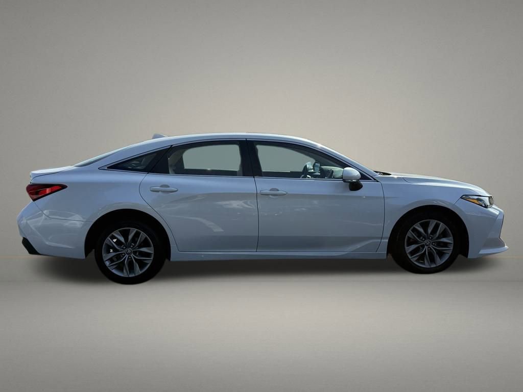 Used 2022 Toyota Avalon XLE w/ Moonroof Package image 6
