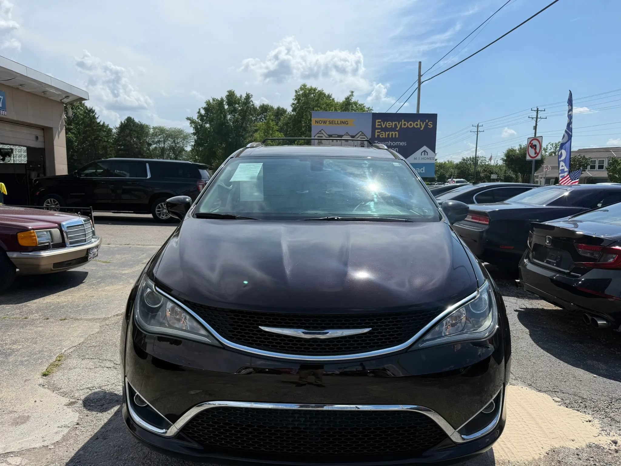 Used 2017 Chrysler Pacifica Touring-L Plus FWD image 3