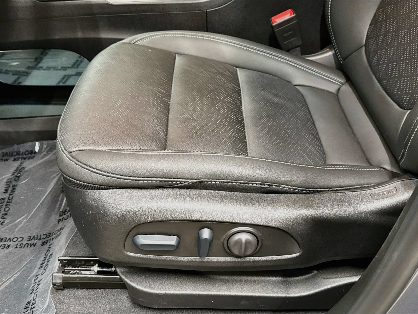 Used 2023 Chevrolet Bolt LT w/ Infotainment Package FWD image 23