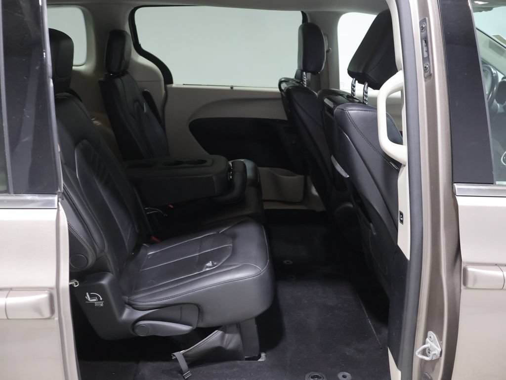 Used 2017 Chrysler Pacifica Touring-L Plus w/ Tire & Wheel Group FWD image 24