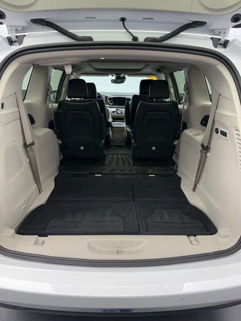 Used 2022 Chrysler Pacifica Limited FWD image 58