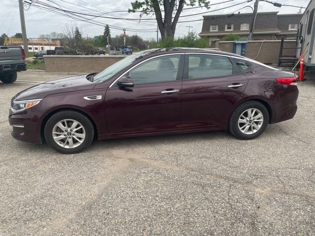Used 2017 Kia Optima LX w/ Convenience Plus Package FWD image 2