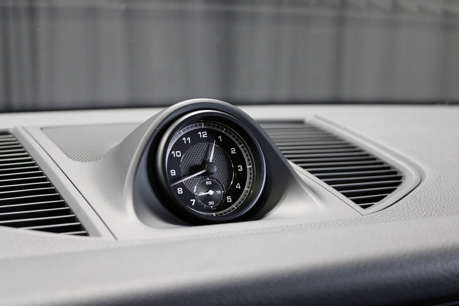 Used 2025 Porsche Macan image 33