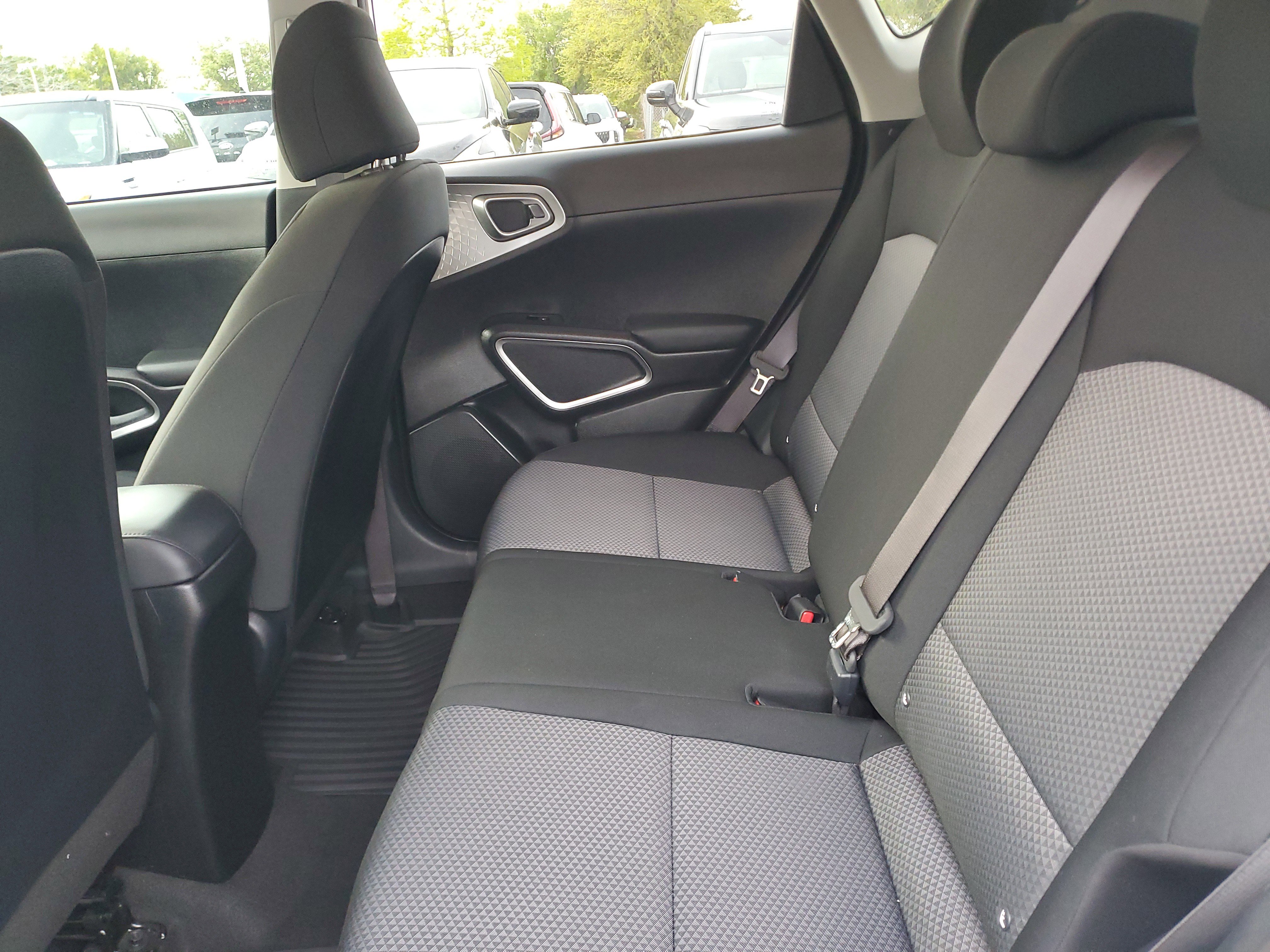 Used 2022 Kia Soul LX image 10