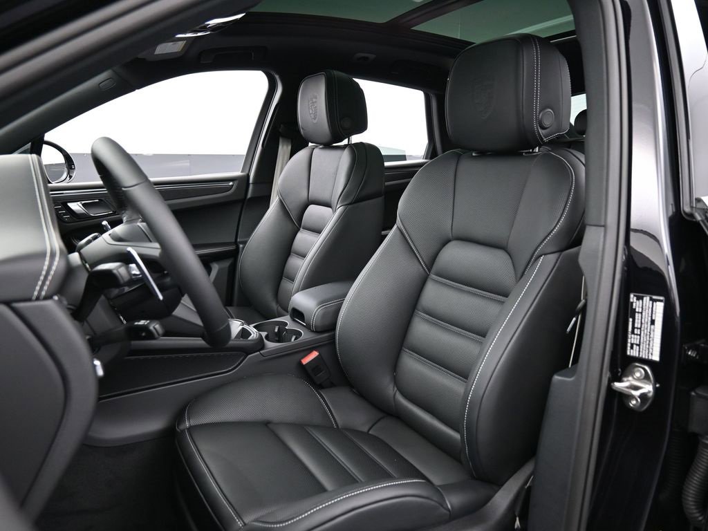 New 2026 Porsche Macan GTS image 5